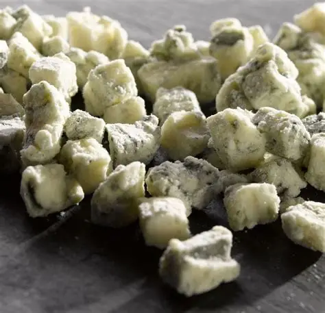 FROMAGE BLEU EN CUBE 1KG